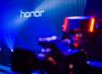 Luego de renders dorsales, el Huawei Honor 20 Pro se filtra en fotos de su frente