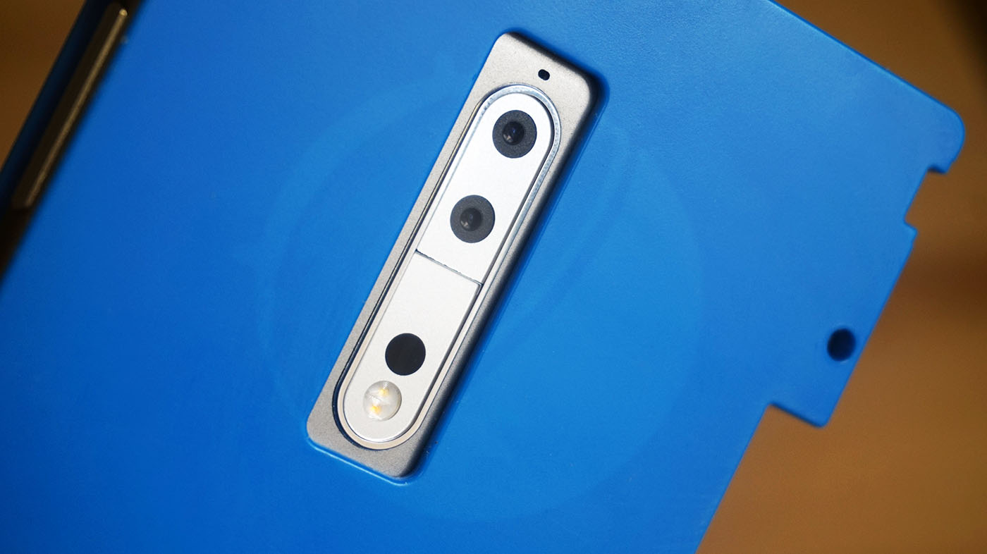 Cámara principal de lente dual y funda azul protectora del supuesto Nokia 9.
