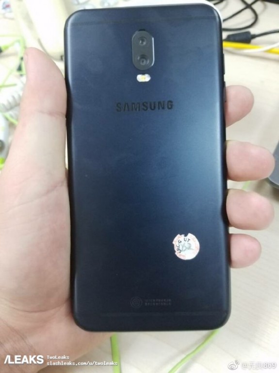 Imagen dorsal de la supuesta variante china del Samsung Galaxy J7 (2017).