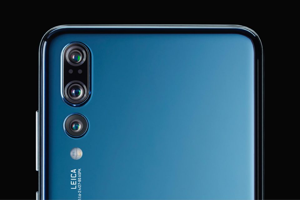 Render oficial de la cámara posterior triple del Huawei P20 Pro azul. 