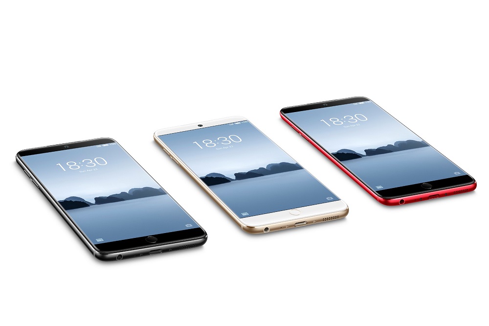 Render oficial del frente del Meizu 15 Lite en colores negro, dorado y rojo.