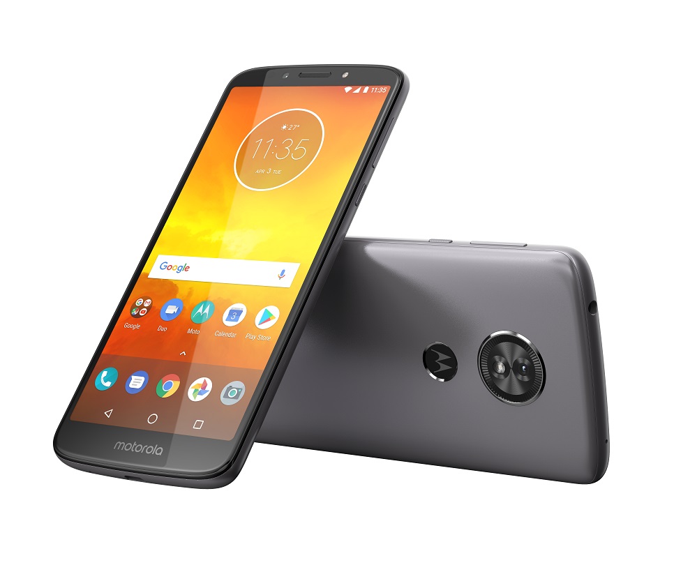 Render oficial del frente y dorso del Motorola Moto E5 color gris oscuro.