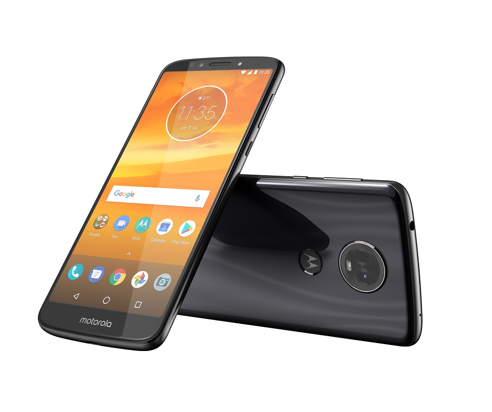 Render oficial del frente y dorso del Motorola Moto E5 Plus negro.