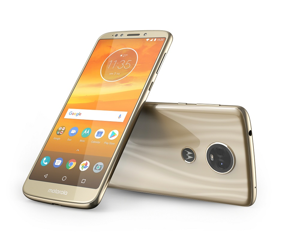 Render oficial del frente y dorso del Motorola Moto E5 Plus dorado.