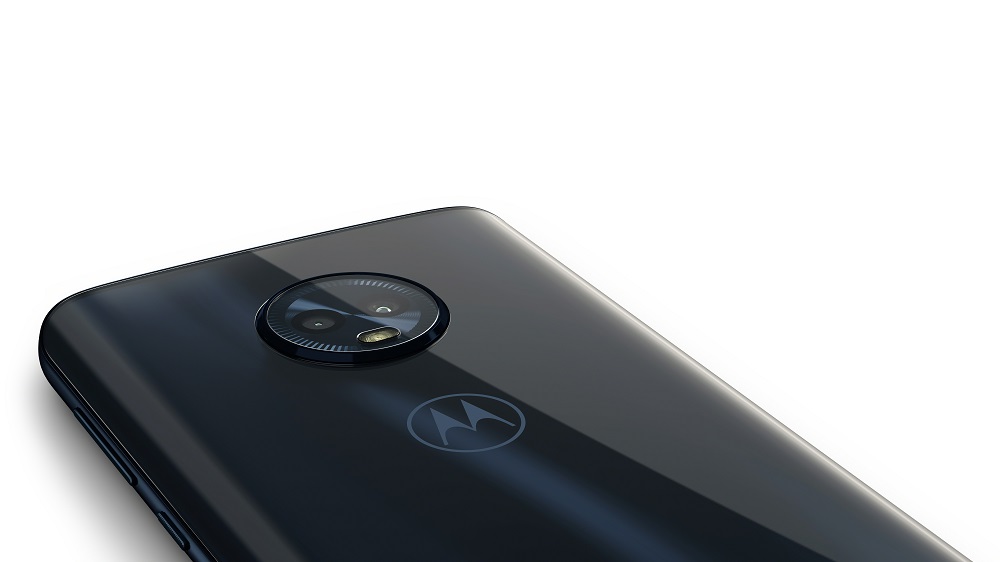 Render oficial del extremo superior dorsal del Motorola Moto G6 azul índigo.
