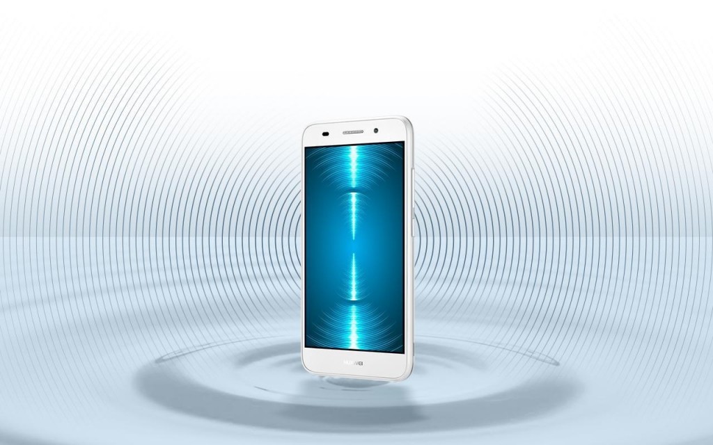 Render oficial del frente del Huawei Y3 (2018) color blanco.