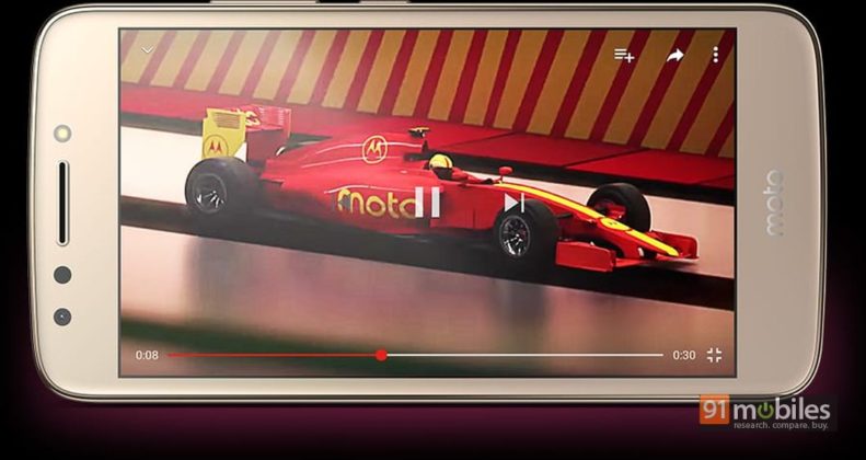 Render filtrado del frente apaisado del Motorola Moto C2 Plus color dorado.