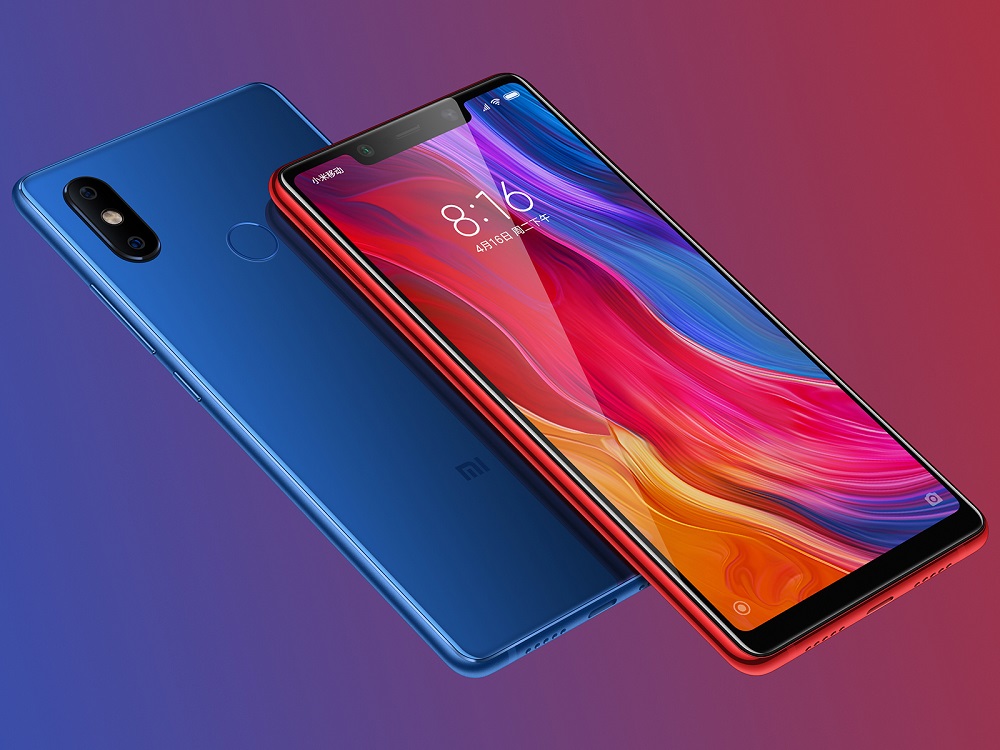 Render oficial del frente del Xiaomi Mi 8 SE color rojo y dorso de la variante color azul.