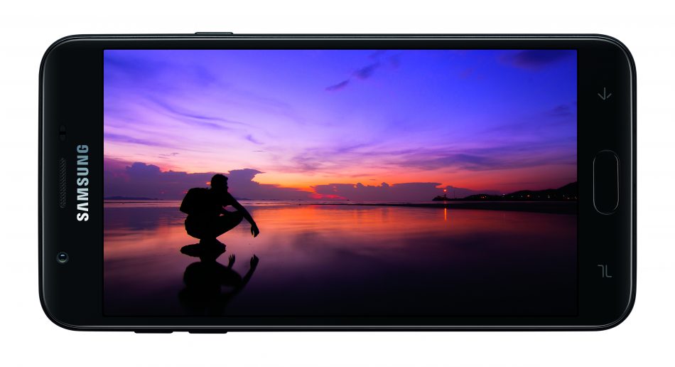 Render oficial del frente apaisado del Samsung Galaxy J7 (2018).