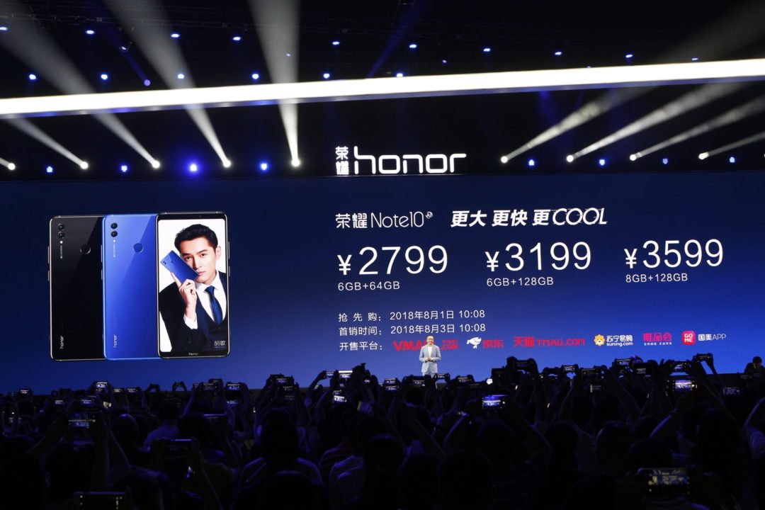 Fotografía de la presentación de los diferentes modelos del Huawei Honor Note 10.