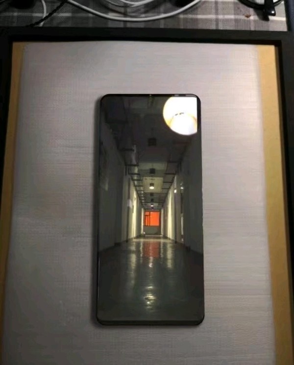 Fotografía filtrada del supuesto frente del Huawei Mate 20 Pro.