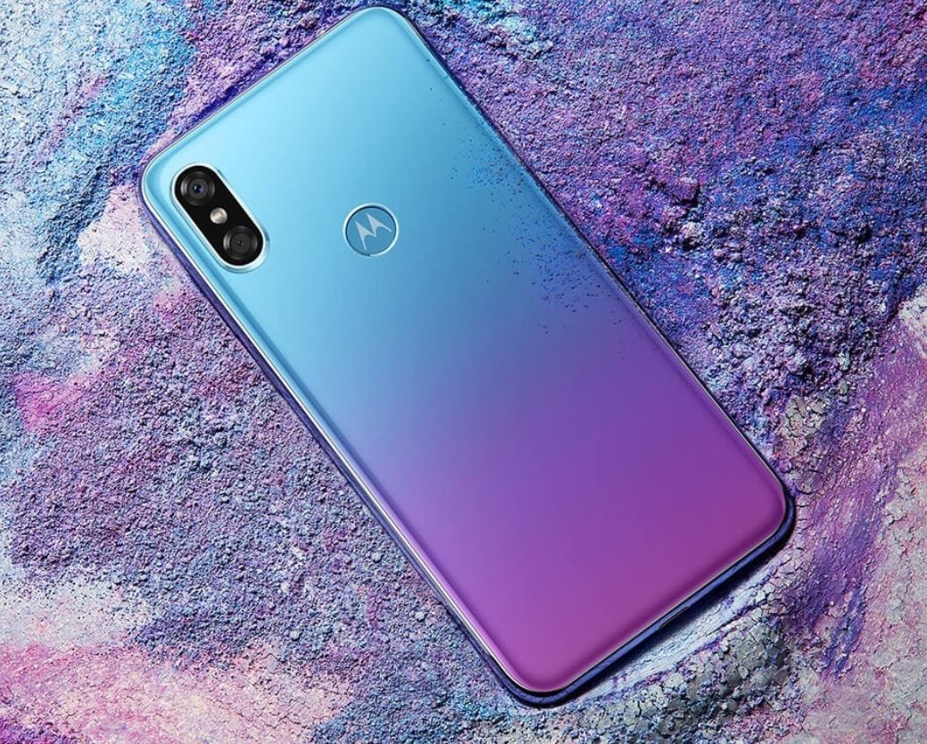 Render oficial del dorso del Motorola P30 color "Aurora Blue".