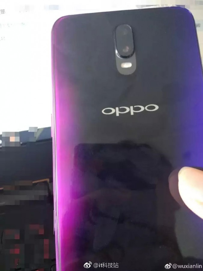 Fotografía del dorso del aún no anunciado OPPO R17.