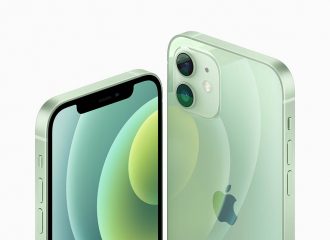 El iPhone 12 soporta ser sumergido en agua por 30 minutos pero con graves consecuencias