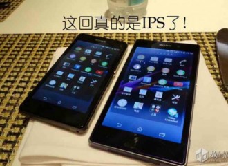 Sony Xperia Z1s posa junto al Xperia Z1