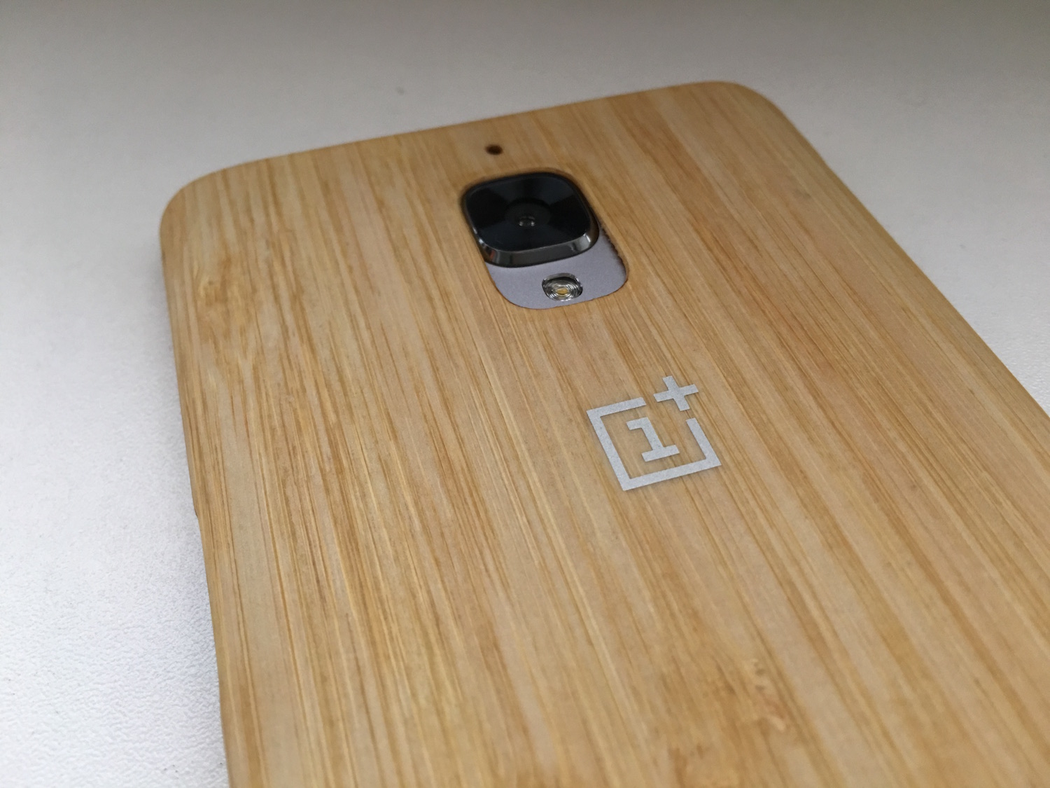 Carcasa de bambú del OnePlus 3