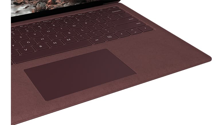 Primer plano del trackpad presente en la Surface Laptop.