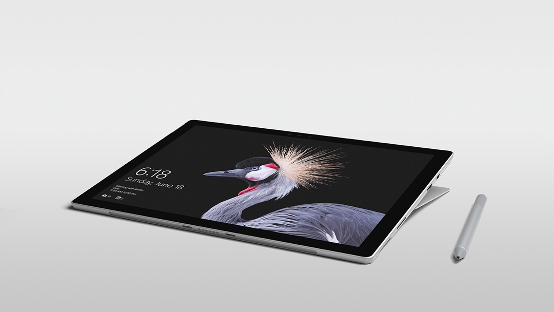 Render con ángulo oblicuo de la Microsoft Surface Pro gris. 