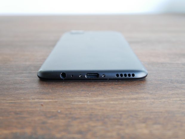 OnePlus 5 puertos y parlante