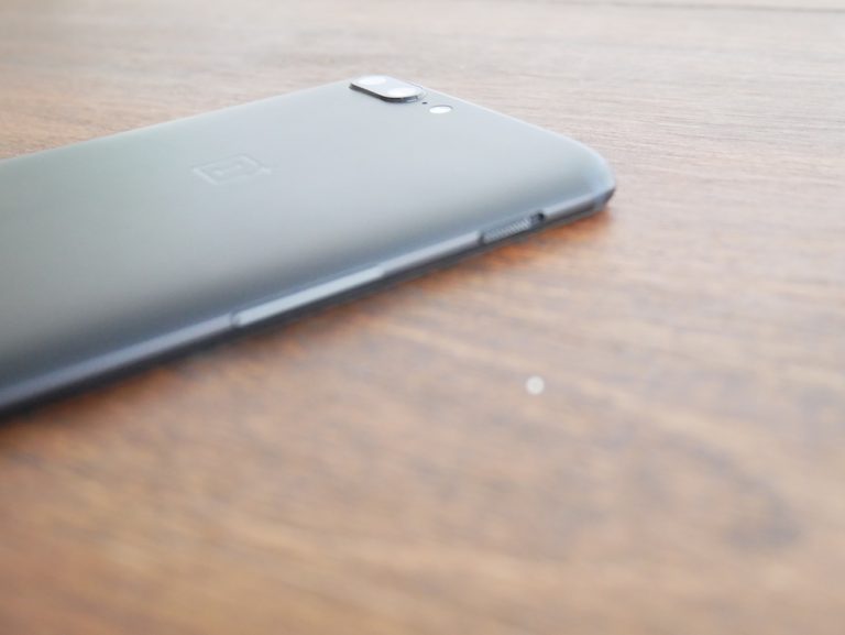 OnePlus 5 recibe su tercera beta de Android Oreo y también la posibilidad de desbloquear su display con detección facial