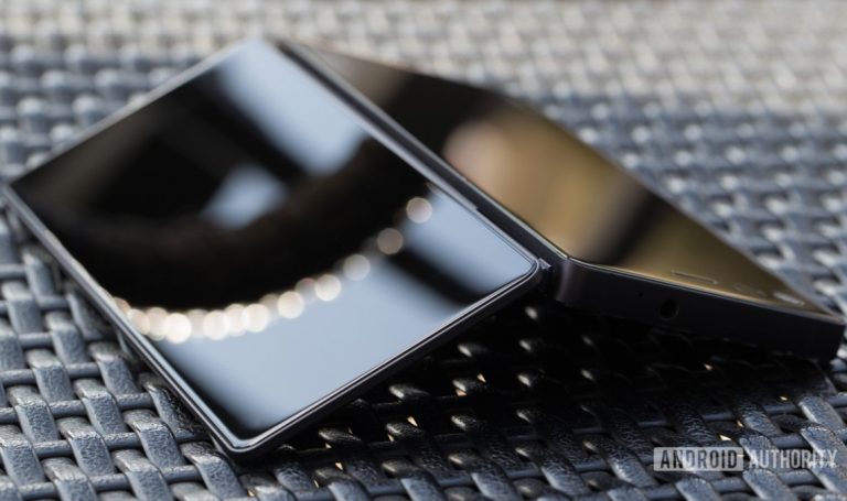 ¿Será ZTE la primera compañía en lanzar un smartphone de display flexible?