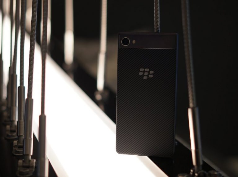 Nuevo smartphone de BlackBerry: BlackBerry Motion sin teclado físico