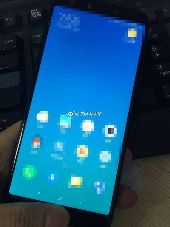 Segunda fotografía fitlrada del frente del supuesto Xiaomi Redmi 5 Plus. 