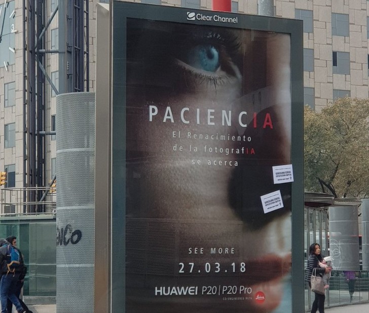 Publicidad oficial del Huawei P20 y del Huawei P20 Pro en las calles de Barcelona. 
