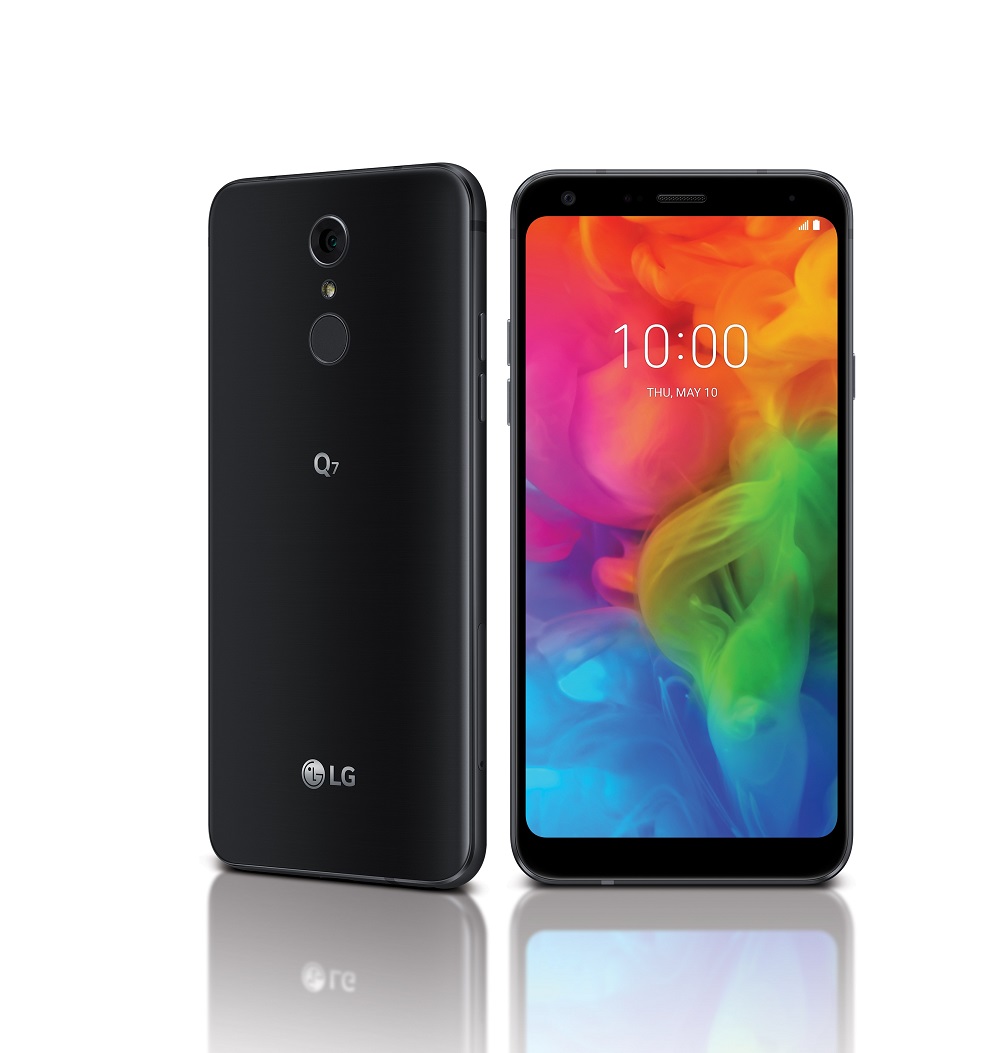 Render oficial del frente y dorso del LG Q7 color "Aurora Black". 