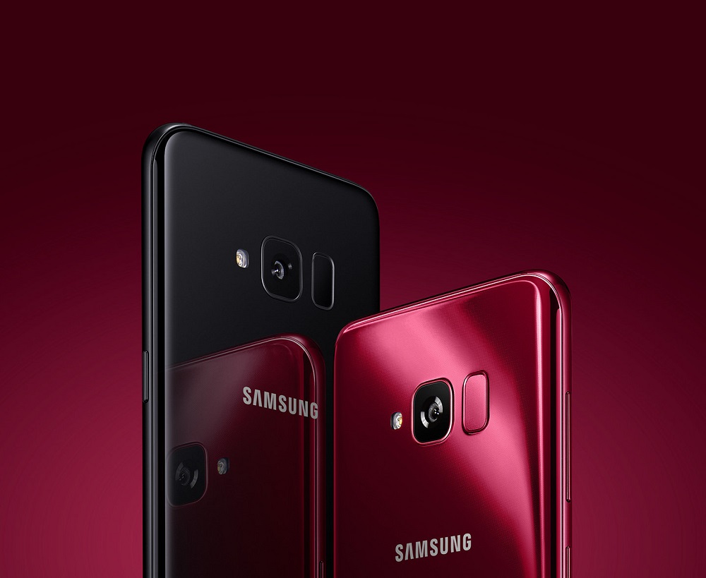 Render oficial del extremo superior del frente y dorso del Samsung Galaxy S Light Luxury.