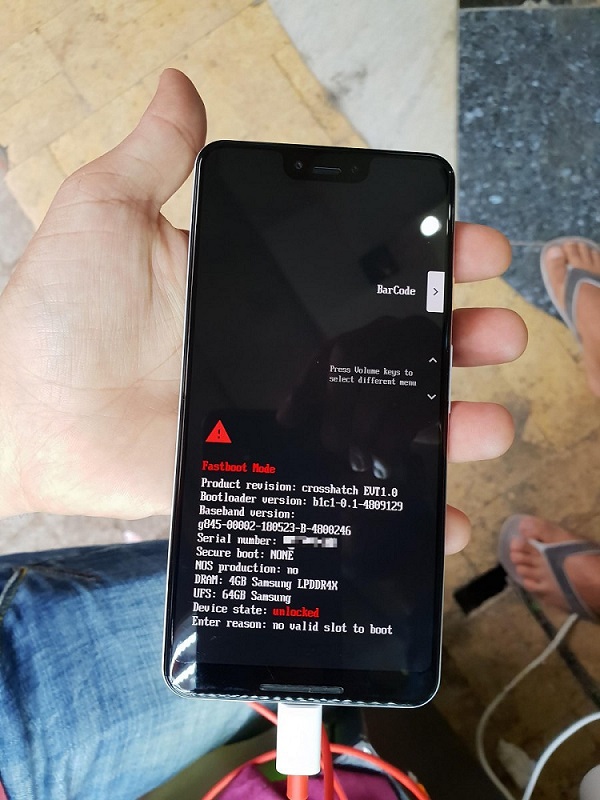 Fotografía frontal filtrada del Google Pixel 3 XL color "Clearly White".