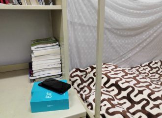 Fotografías de cada uno de los dos empaques del Huawei Honor 8X