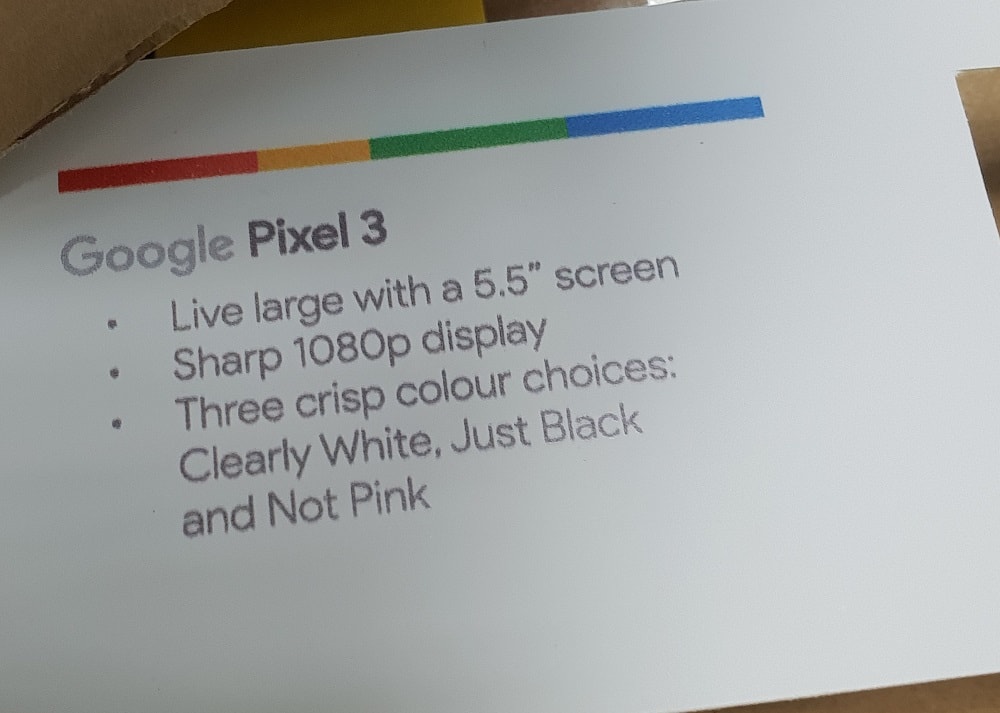 Fotografía filtrada de las características cromáticas y del display del Google Pixel 3. 