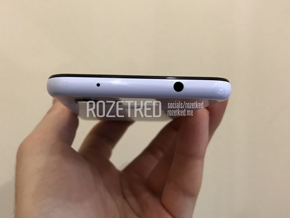Google Pixel 3 Lite se filtra en fotos en vivo mostrando su puerto de audio estándar.
