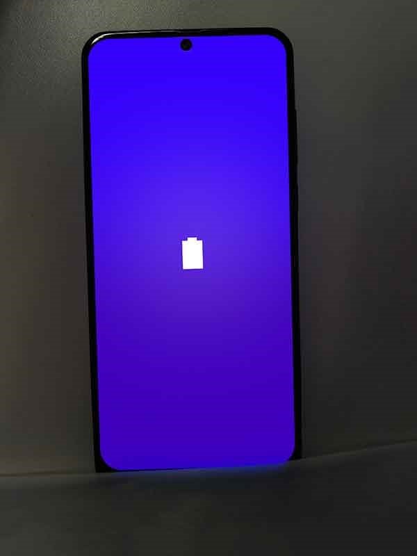 El Lenovo Z5s tendrá un display con cámara incrustada según también esta foto filtrada.