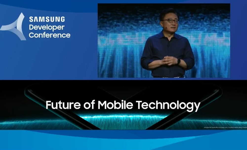 Samsung exhibe su smartphone flexible pero admite que aún está en desarollo.