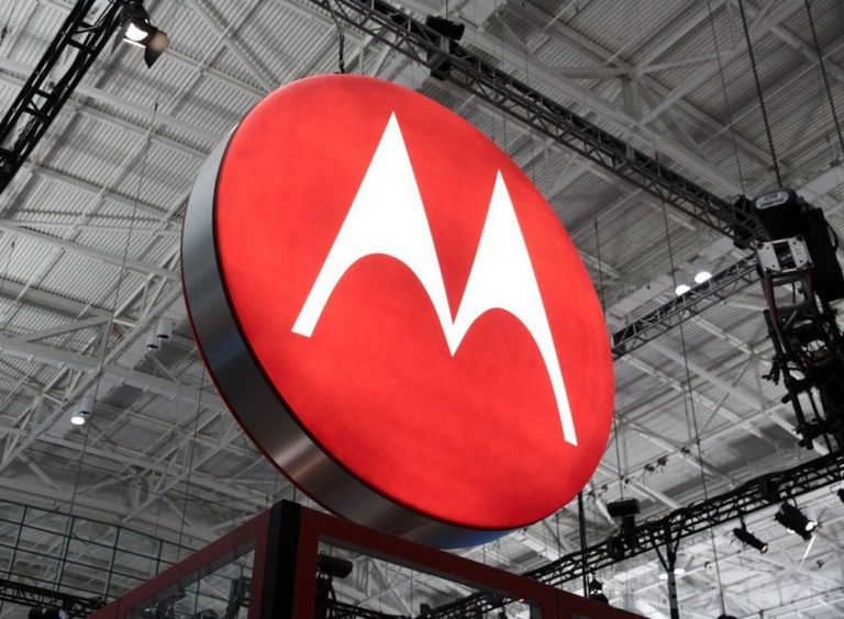 Motorola estaría desarrollando su primer smartphone con pantalla enrollable