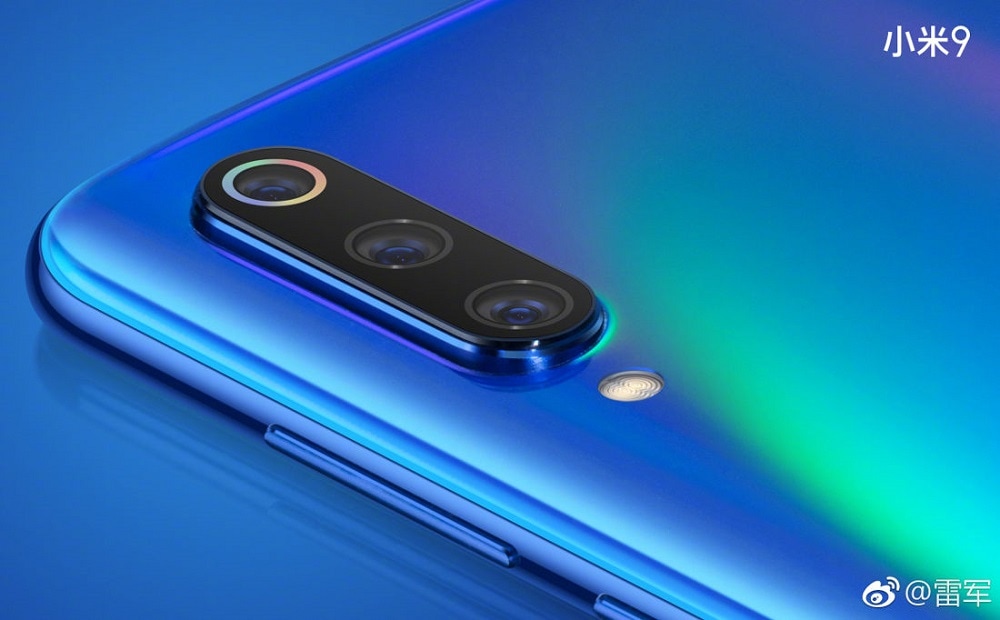 Xiaomi Mi 9 se muestra en color azul en degradé y con cámara triple.