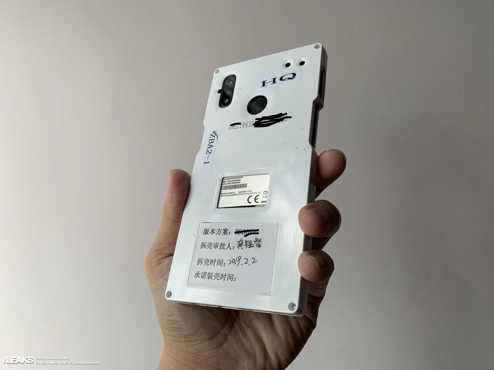 Xiaomi Mi 9 se filtra en una foto dorsal de un prototipo.