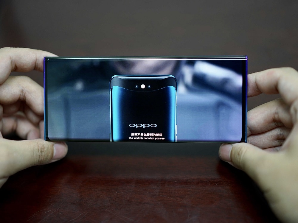 OPPO Waterfall Screen fotografiada de manera apaisada.