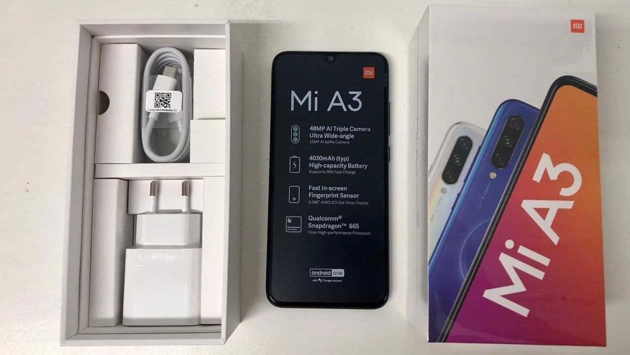 Foto filtrada del Xiaomi Mi A3 dentro de su empaque con todos sus accesorios.