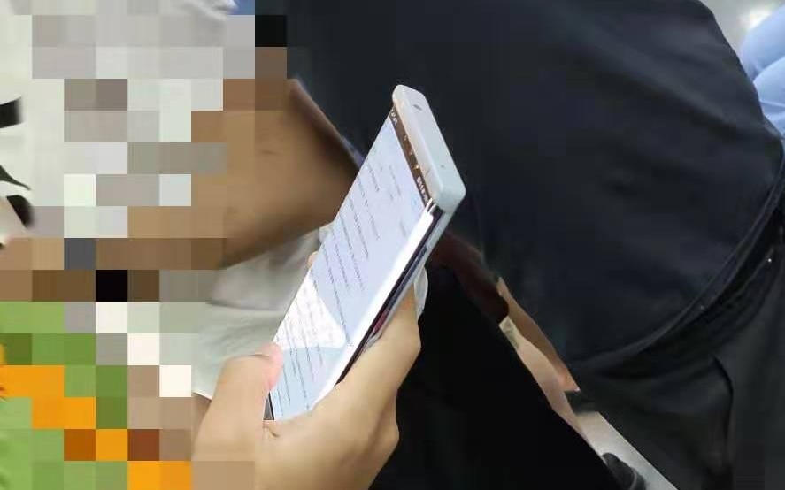 Foto filtrada del Huawei Mate 30/30 Pro con pantalla curvada.