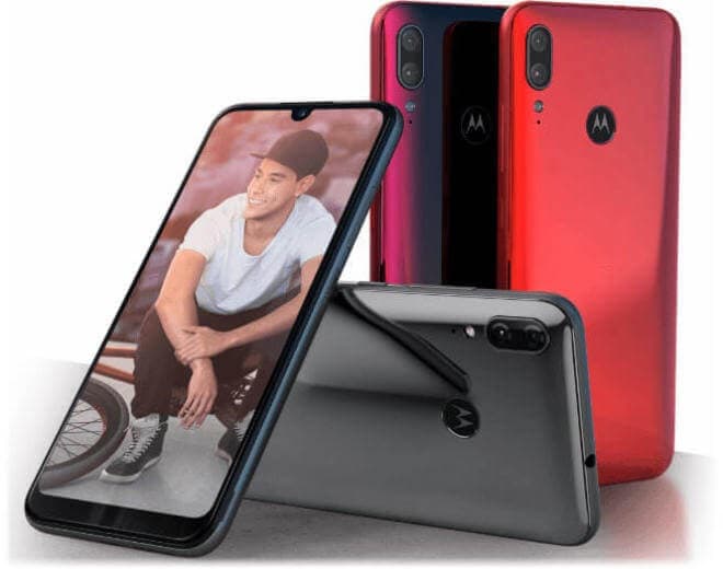 Render de prensa filtrado del Motorola Moto E6 Plus en tres colores diferentes.