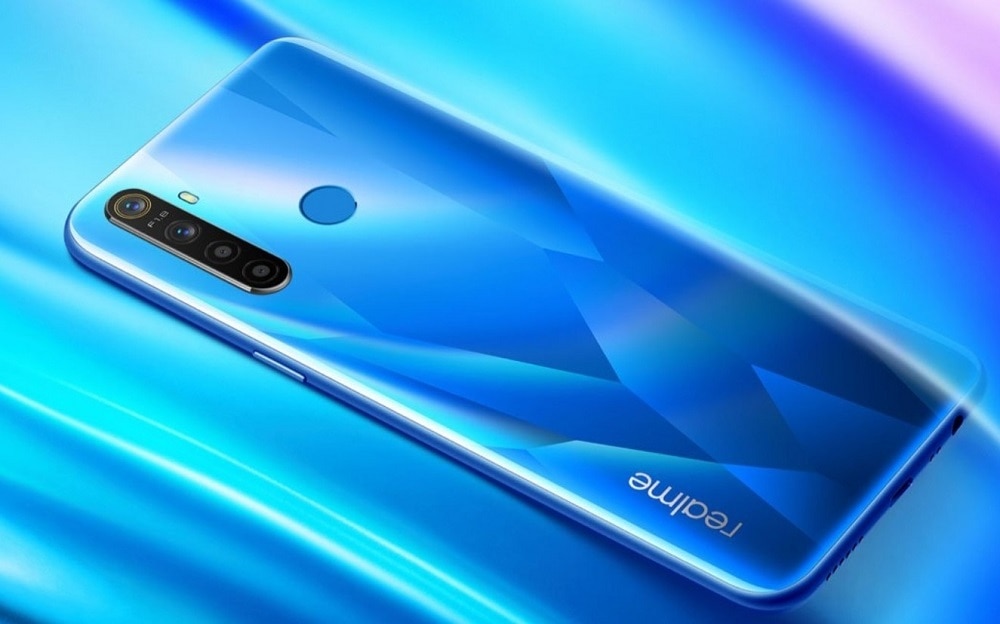 Render del dorso Realme 5 color "Crystal Blue".