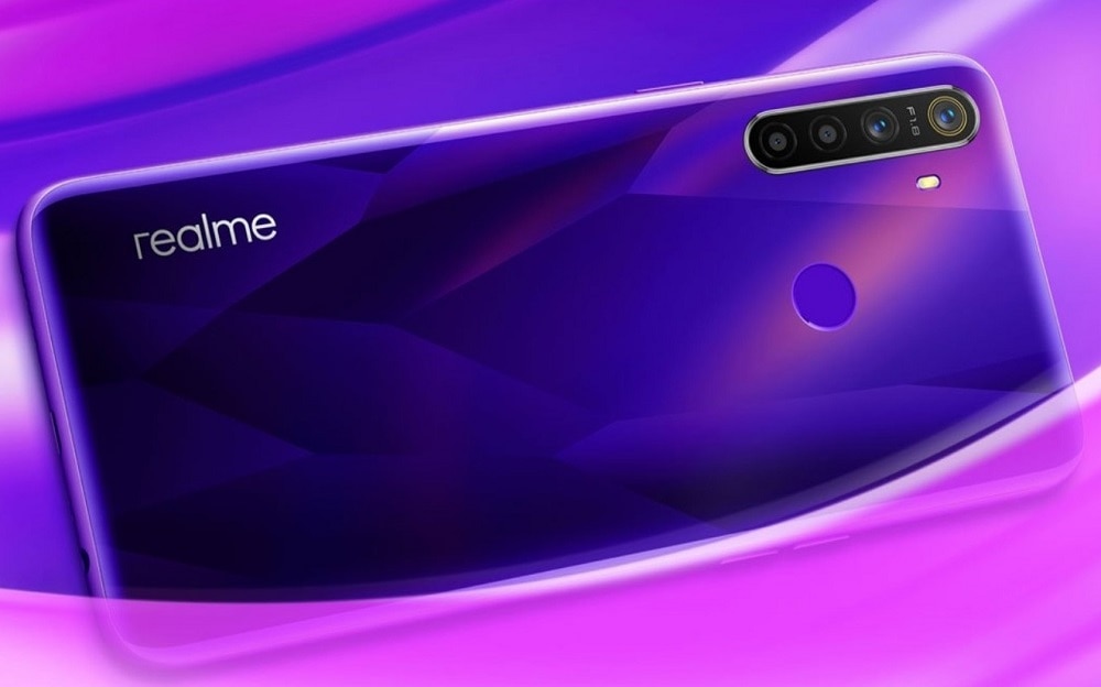Render del dorso del Realme 5 color "Crystal Purple".