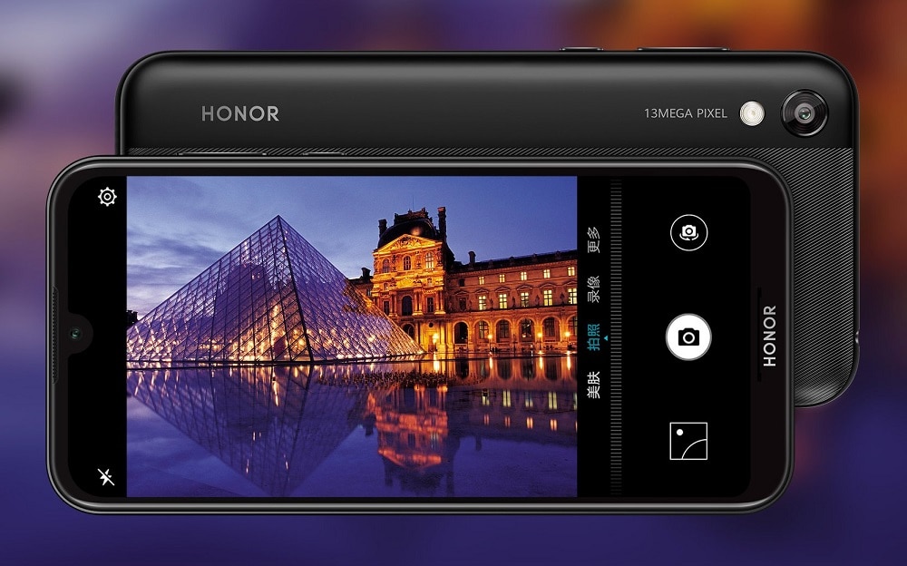 Render publicitario del frente y dorso del Huawei Honor Play 3e apaisados.