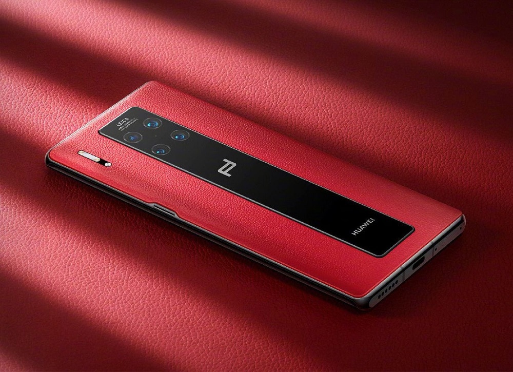 Huawei Mate 30 RS Porsche Design con carcasa de cuero color rojo.