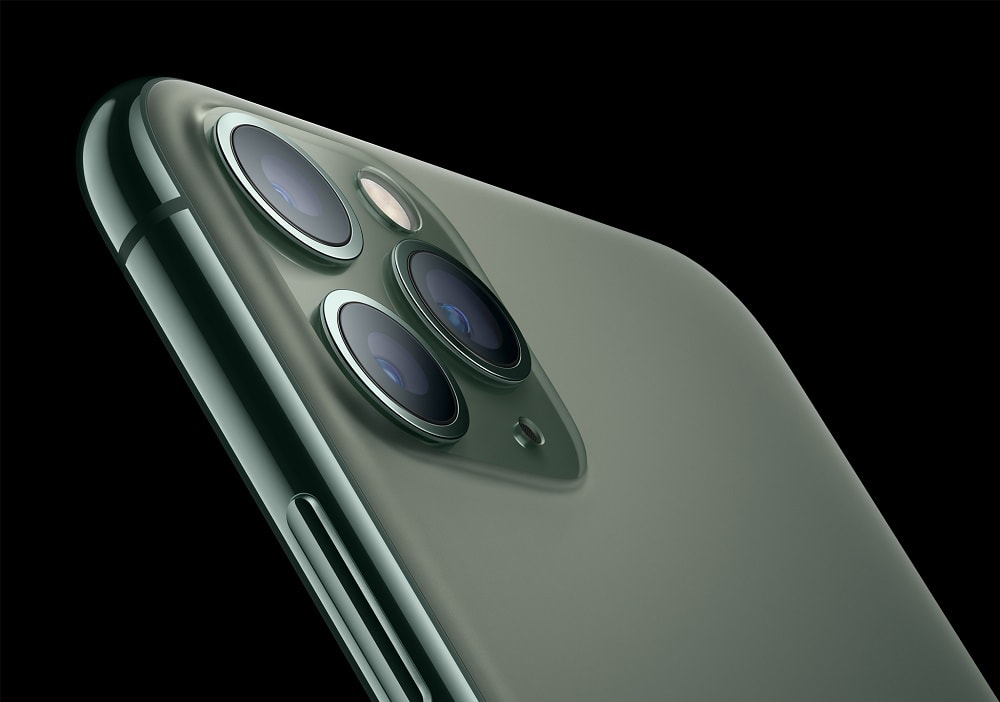 Cámara posterior triple del iPhone 11 Pro con tres lentes diferentes.