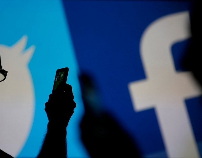 Facebook y Twitter toman muy diferentes posiciones sobre la publicidad política