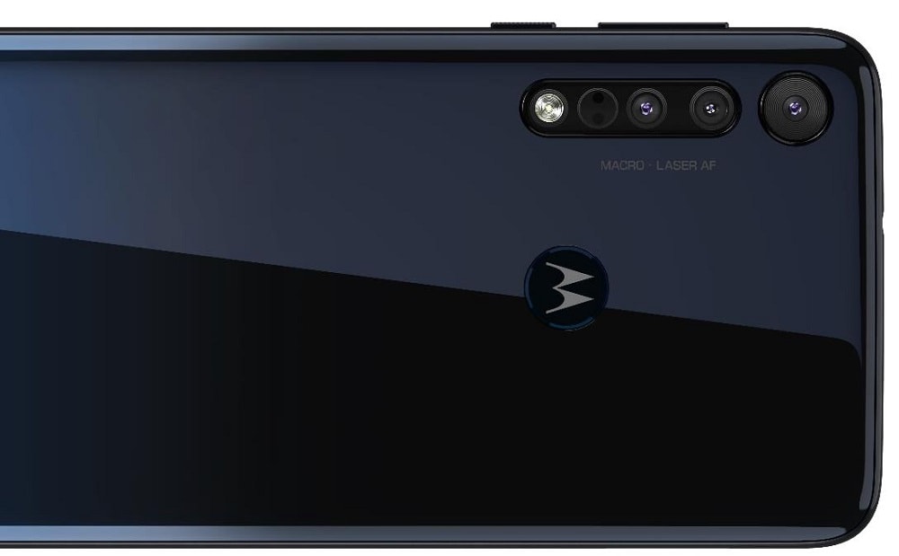 Diseño dorsal del Motorola One Macro con lector de huellas dactilares.